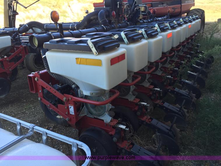 image for item J1736 2001 White 8524 planter