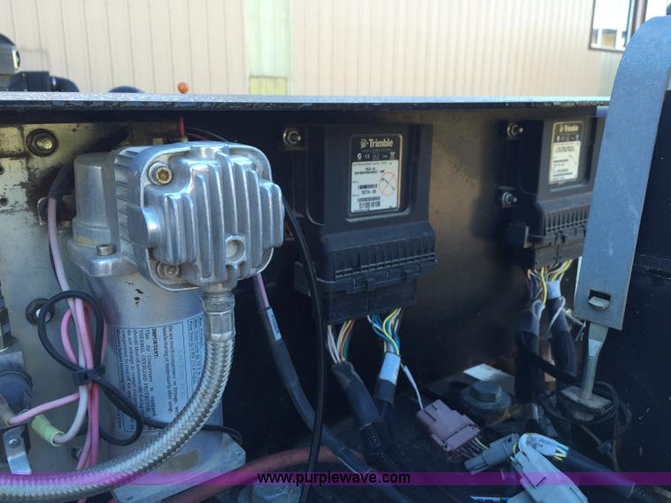 image for item J1736 2001 White 8524 planter