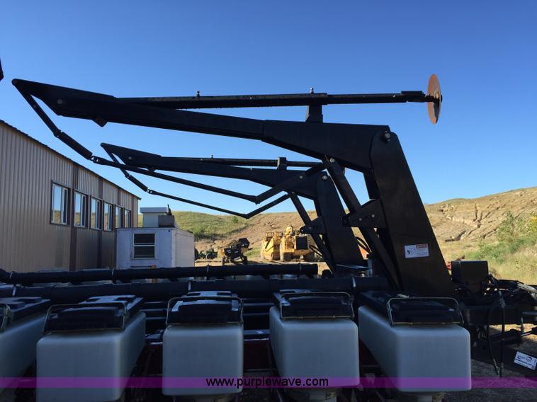 image for item J1736 2001 White 8524 planter