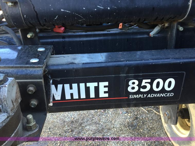 image for item J1736 2001 White 8524 planter