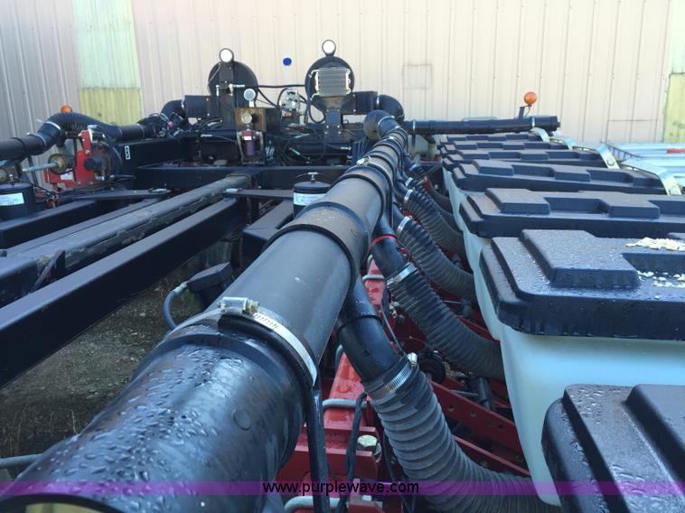 image for item J1736 2001 White 8524 planter