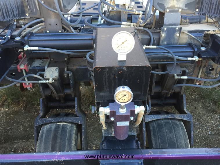 image for item J1736 2001 White 8524 planter