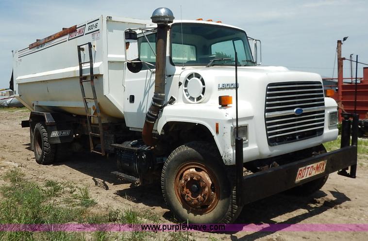 image for item J3767 1996 Ford LN8000F Roto Mix feed truck