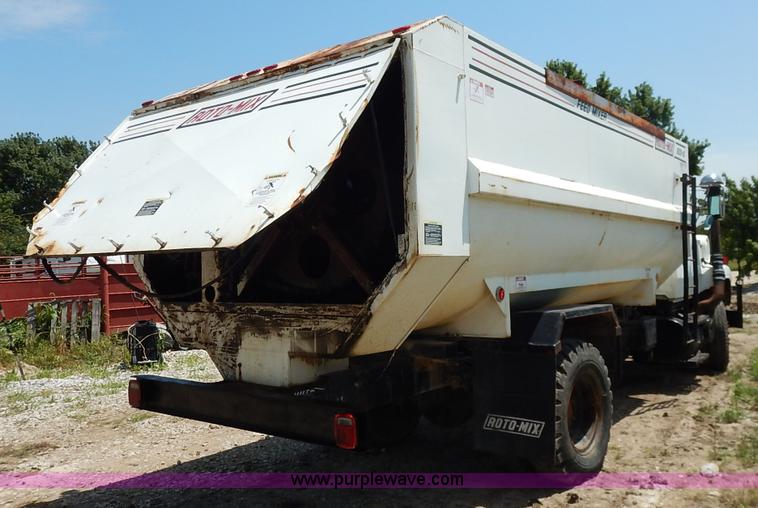 image for item J3767 1996 Ford LN8000F Roto Mix feed truck