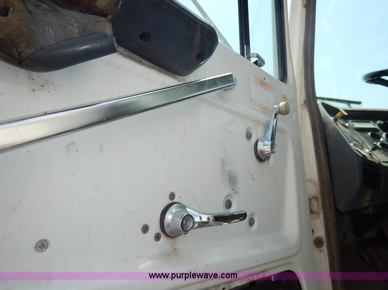 image for item J3767 1996 Ford LN8000F Roto Mix feed truck