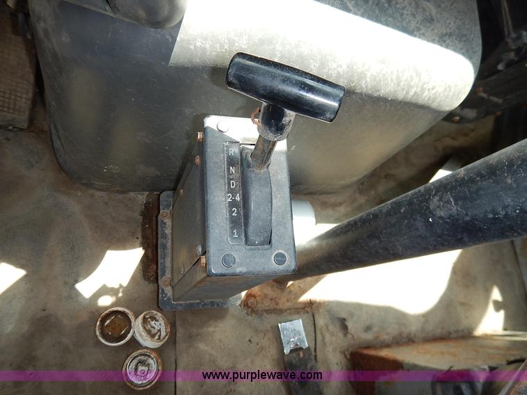 image for item J3767 1996 Ford LN8000F Roto Mix feed truck