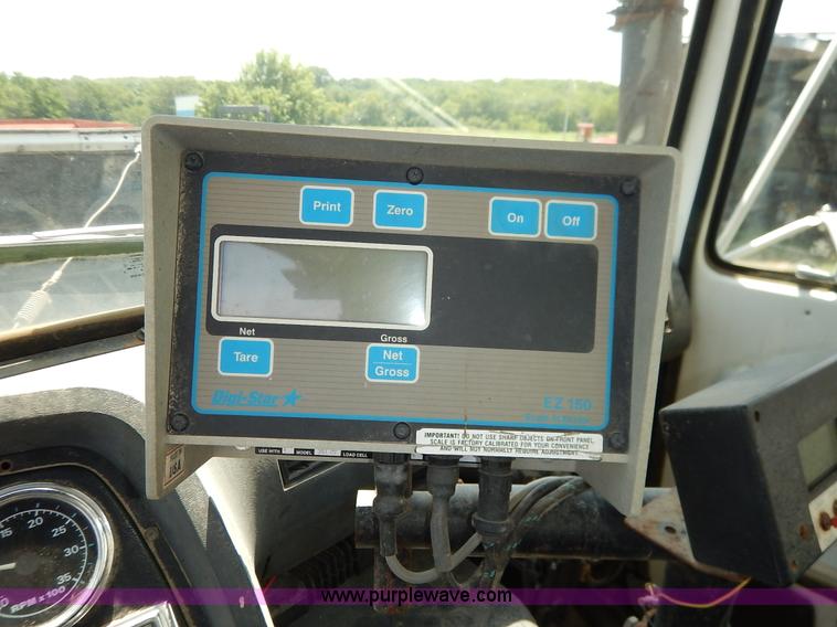 image for item J3767 1996 Ford LN8000F Roto Mix feed truck