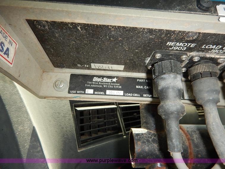 image for item J3767 1996 Ford LN8000F Roto Mix feed truck