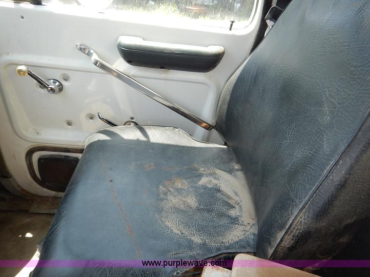 image for item J3767 1996 Ford LN8000F Roto Mix feed truck