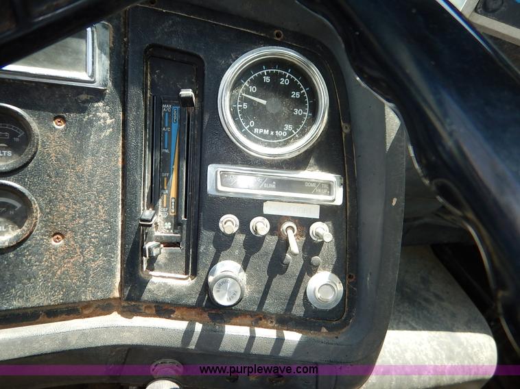 image for item J3767 1996 Ford LN8000F Roto Mix feed truck