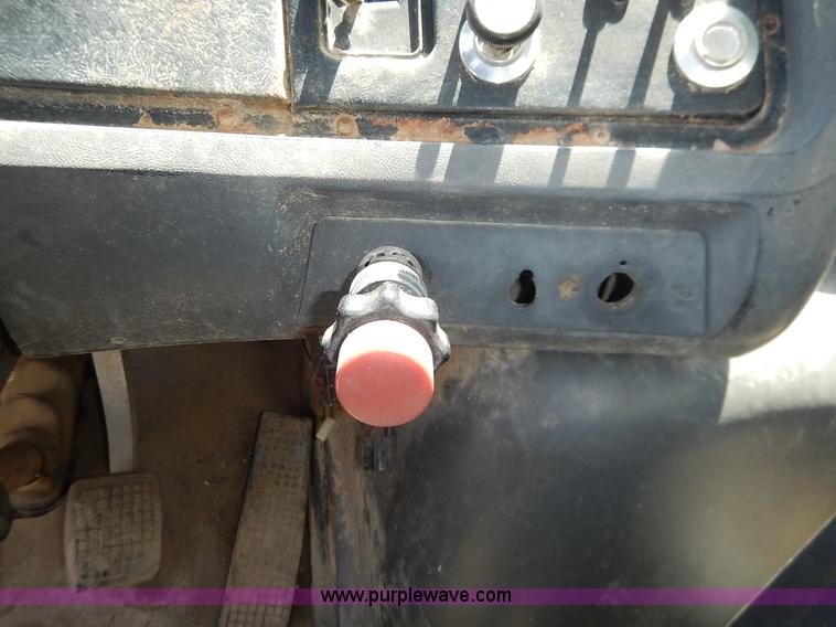 image for item J3767 1996 Ford LN8000F Roto Mix feed truck