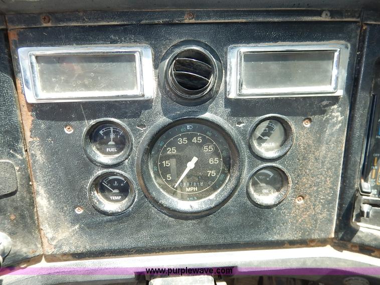 image for item J3767 1996 Ford LN8000F Roto Mix feed truck