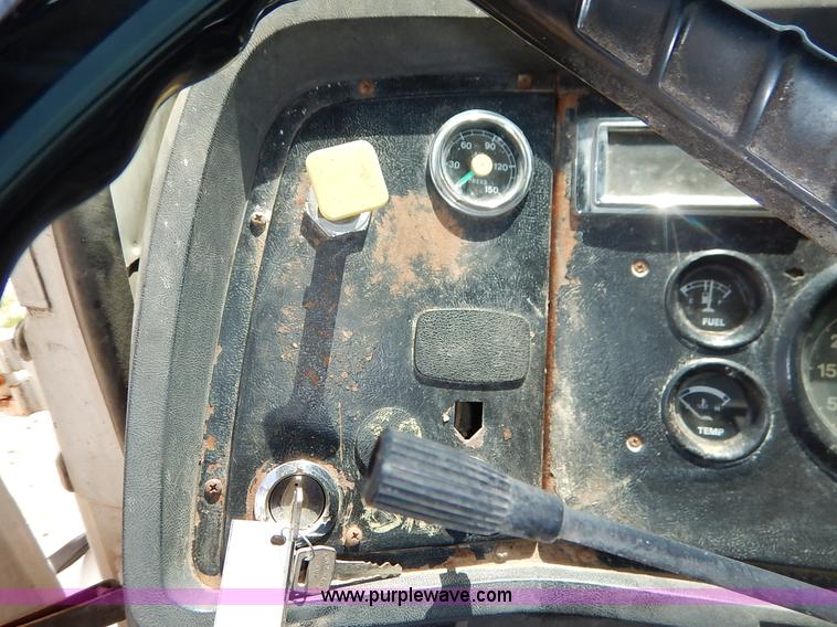 image for item J3767 1996 Ford LN8000F Roto Mix feed truck