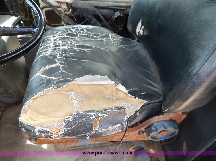 image for item J3767 1996 Ford LN8000F Roto Mix feed truck