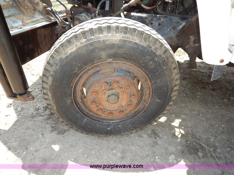 image for item J3767 1996 Ford LN8000F Roto Mix feed truck