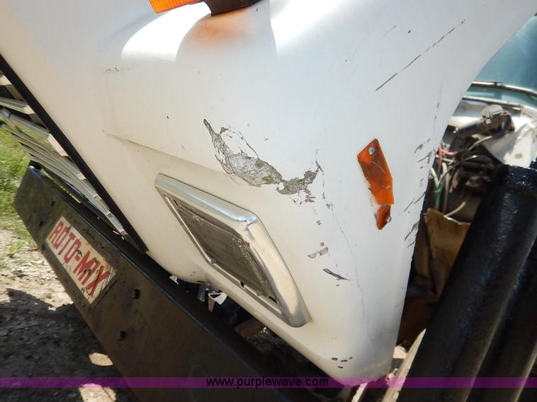 image for item J3767 1996 Ford LN8000F Roto Mix feed truck