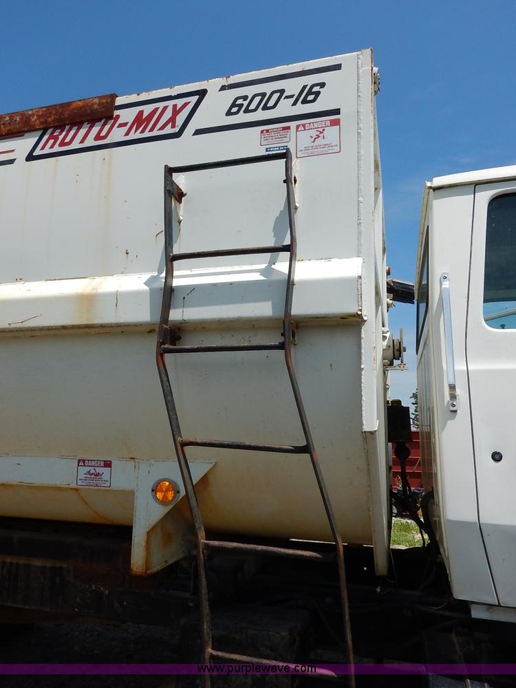 image for item J3767 1996 Ford LN8000F Roto Mix feed truck