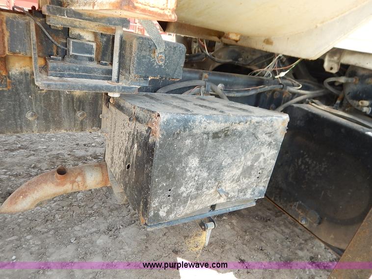 image for item J3767 1996 Ford LN8000F Roto Mix feed truck