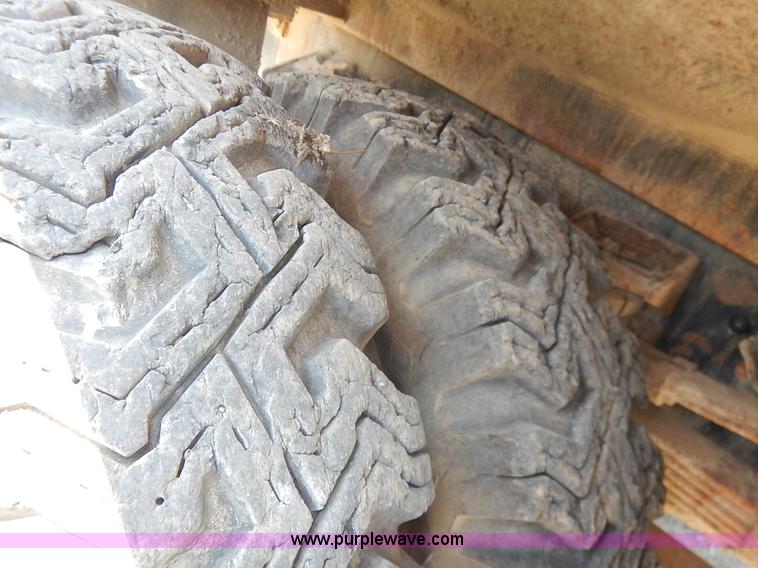 image for item J3767 1996 Ford LN8000F Roto Mix feed truck