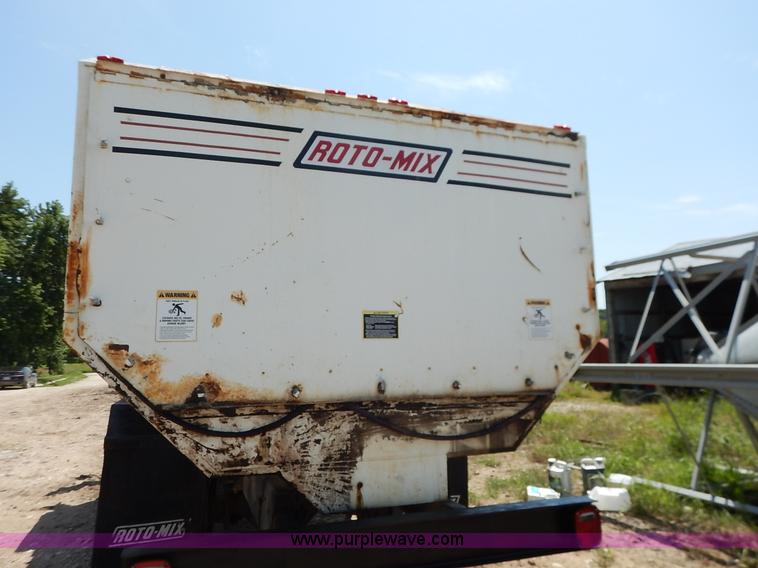 image for item J3767 1996 Ford LN8000F Roto Mix feed truck