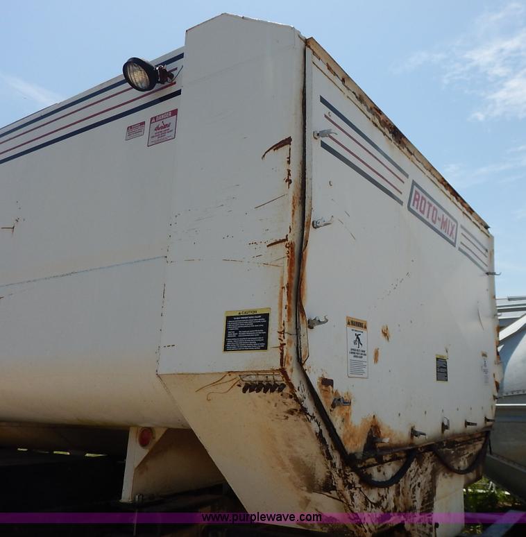 image for item J3767 1996 Ford LN8000F Roto Mix feed truck