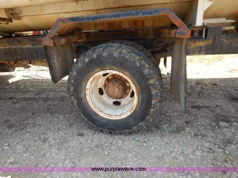 image for item J3767 1996 Ford LN8000F Roto Mix feed truck