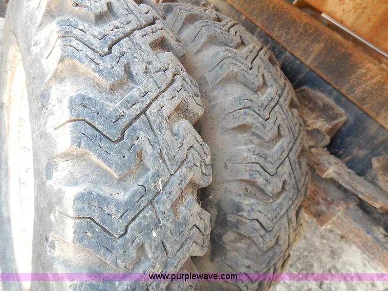 image for item J3767 1996 Ford LN8000F Roto Mix feed truck