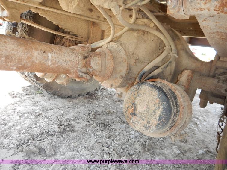 image for item J3767 1996 Ford LN8000F Roto Mix feed truck