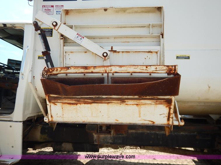 image for item J3767 1996 Ford LN8000F Roto Mix feed truck