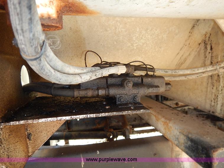 image for item J3767 1996 Ford LN8000F Roto Mix feed truck