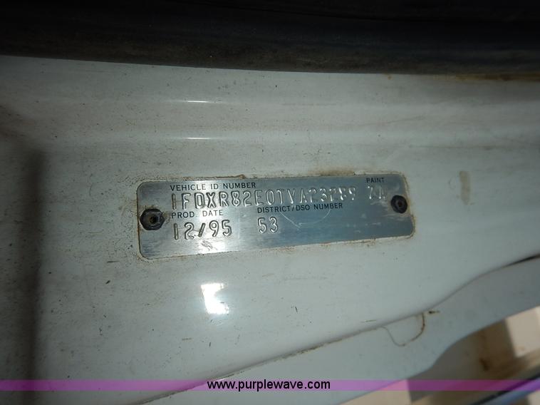 image for item J3767 1996 Ford LN8000F Roto Mix feed truck