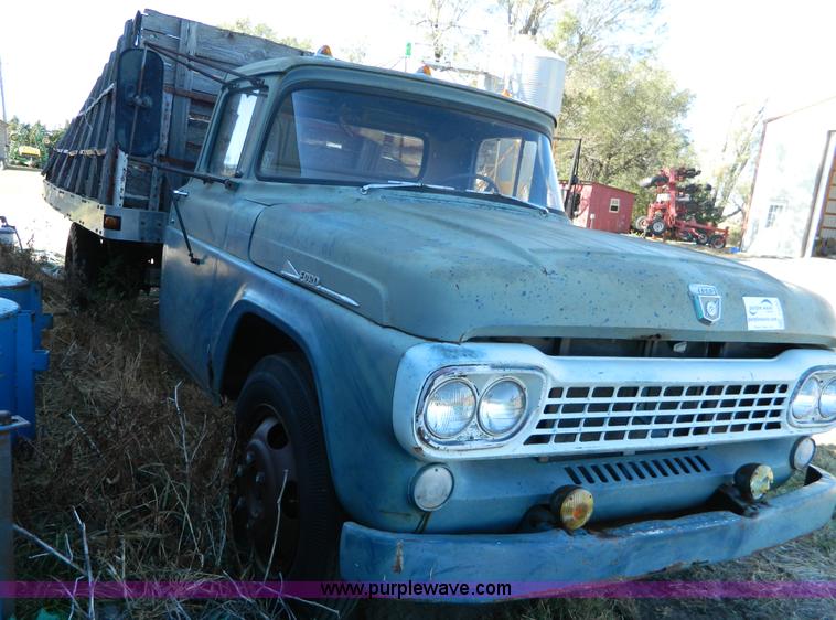 image for item J5242 1958 Ford flatbed truck