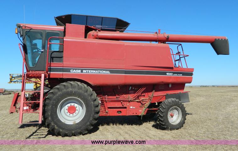 image for item J5245 1992 Case IH 1680 combine