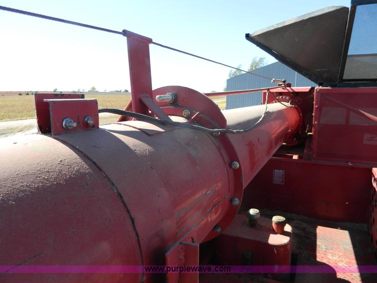 image for item J5245 1992 Case IH 1680 combine