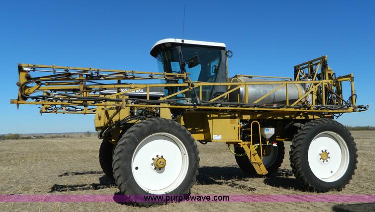 image for item J5246 1995 Ag-Chem RoGator 854 self-propelled sprayer