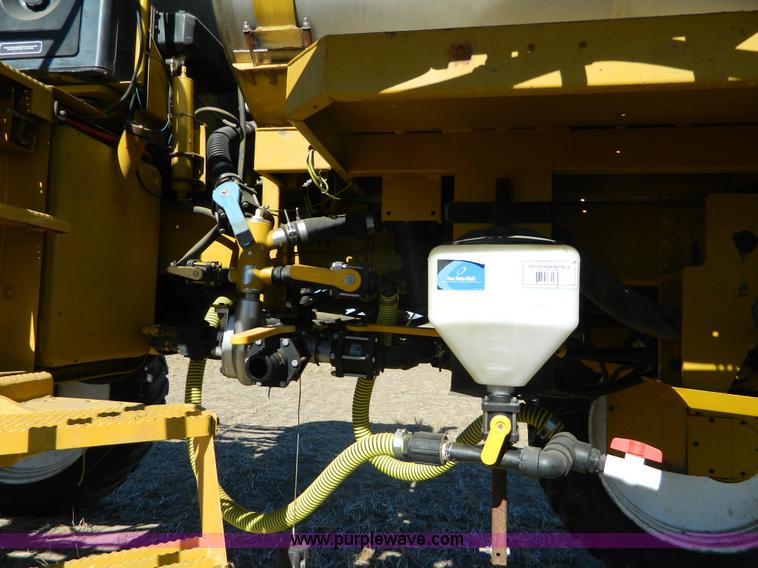 image for item J5246 1995 Ag-Chem RoGator 854 self-propelled sprayer