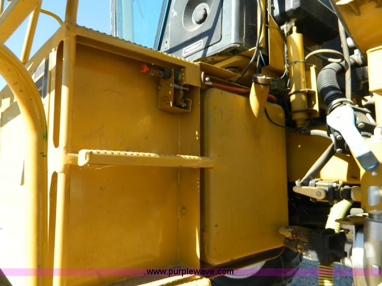 image for item J5246 1995 Ag-Chem RoGator 854 self-propelled sprayer