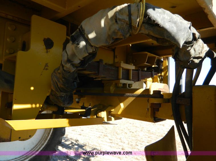 image for item J5246 1995 Ag-Chem RoGator 854 self-propelled sprayer