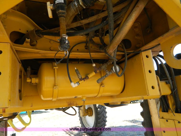 image for item J5246 1995 Ag-Chem RoGator 854 self-propelled sprayer