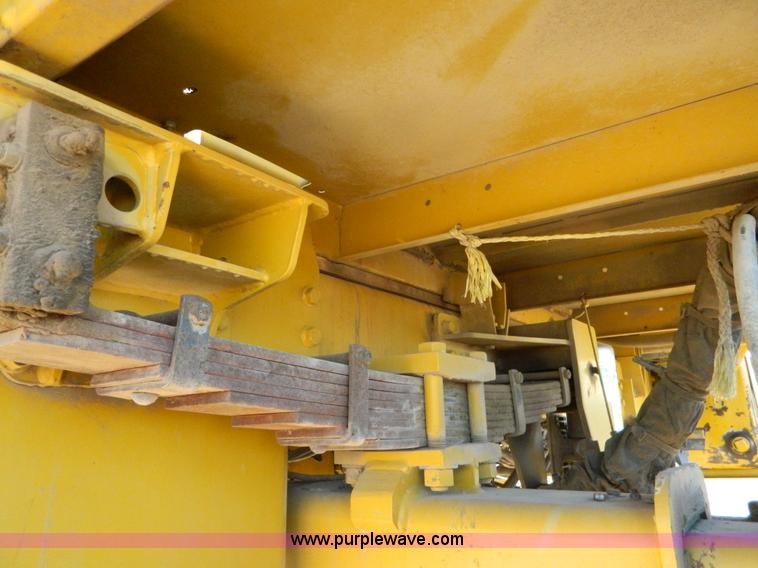 image for item J5246 1995 Ag-Chem RoGator 854 self-propelled sprayer