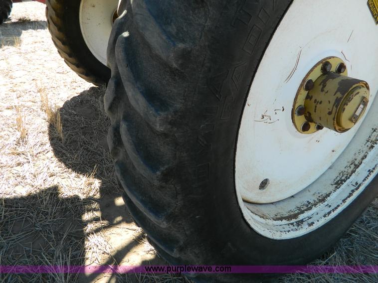 image for item J5246 1995 Ag-Chem RoGator 854 self-propelled sprayer