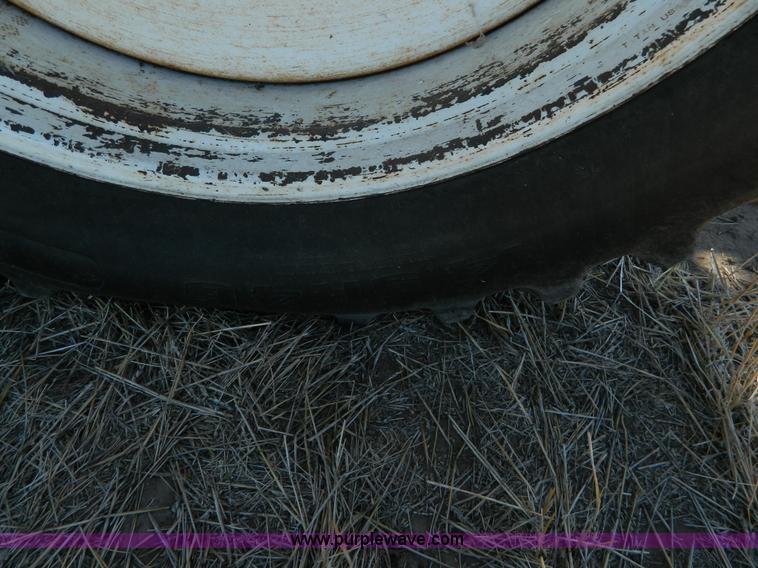 image for item J5246 1995 Ag-Chem RoGator 854 self-propelled sprayer