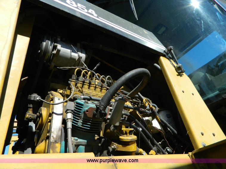 image for item J5246 1995 Ag-Chem RoGator 854 self-propelled sprayer