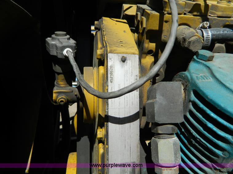 image for item J5246 1995 Ag-Chem RoGator 854 self-propelled sprayer