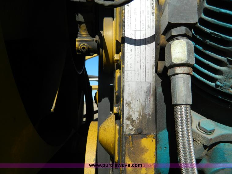 image for item J5246 1995 Ag-Chem RoGator 854 self-propelled sprayer