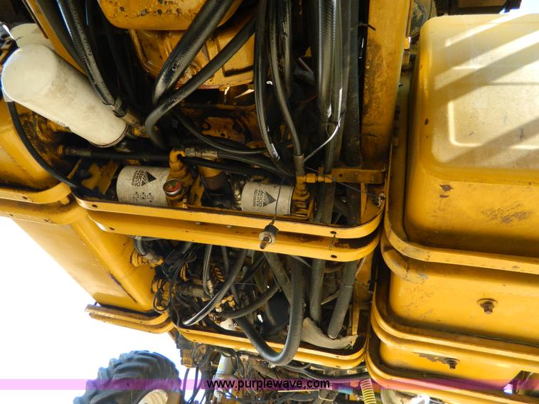 image for item J5246 1995 Ag-Chem RoGator 854 self-propelled sprayer