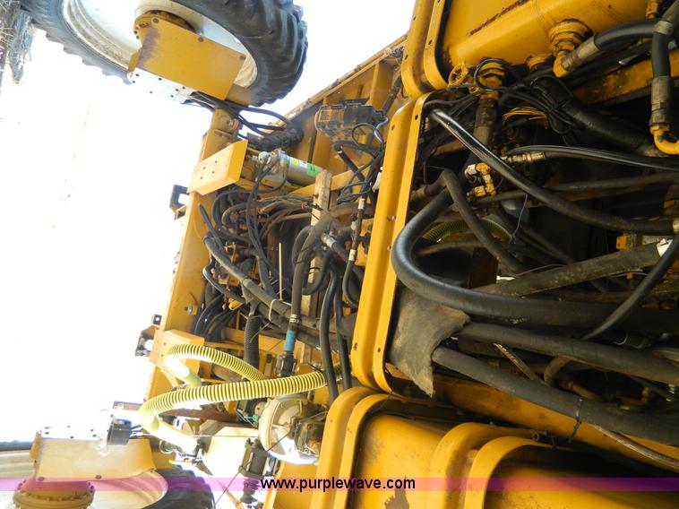 image for item J5246 1995 Ag-Chem RoGator 854 self-propelled sprayer