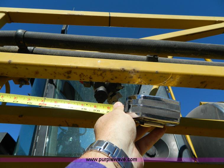 image for item J5246 1995 Ag-Chem RoGator 854 self-propelled sprayer