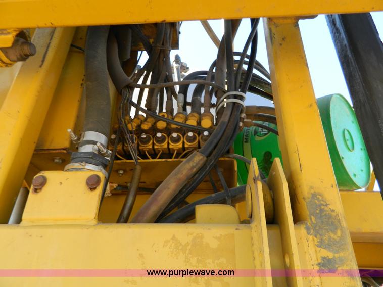 image for item J5246 1995 Ag-Chem RoGator 854 self-propelled sprayer