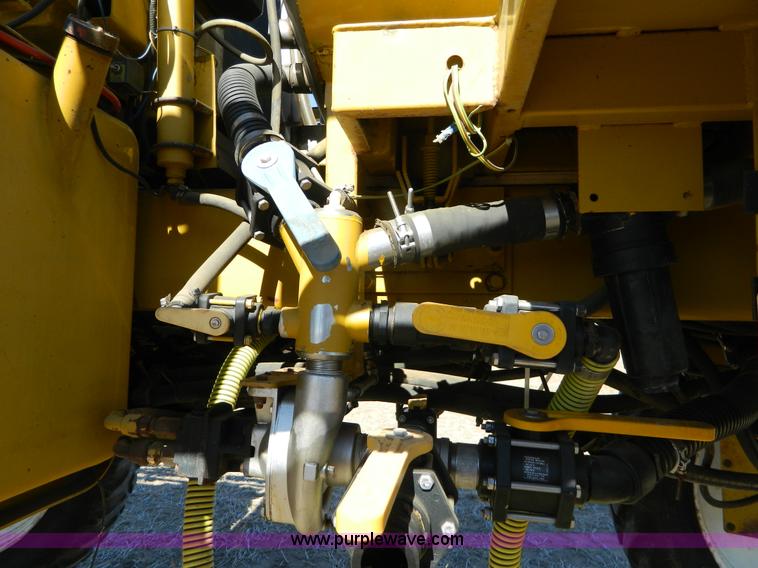 image for item J5246 1995 Ag-Chem RoGator 854 self-propelled sprayer